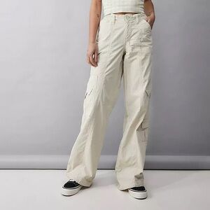 urban outfitters low-rise beige cargo pants size S